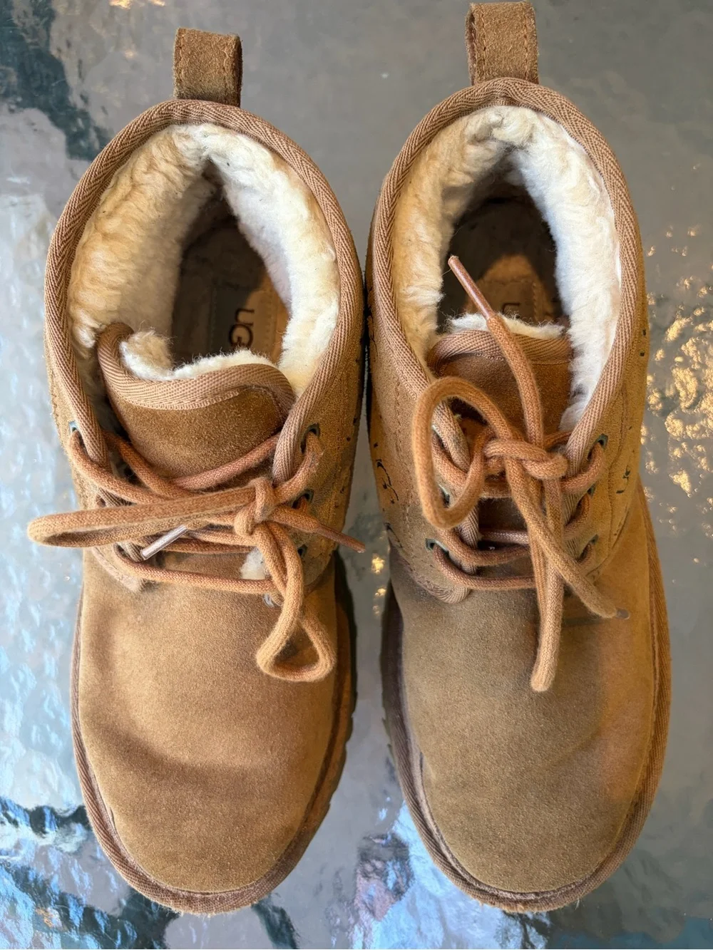 UGG Neumel Embossed Logo Chukka Boot Chestnut Suede Men’s 8 EU 41 Shearling